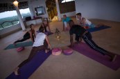 Make_it_Kenya_lunge-yoga